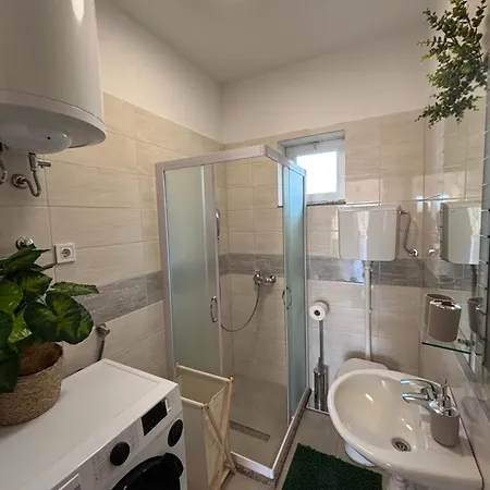 Dom wakacyjny With Pool Ante Vrsi