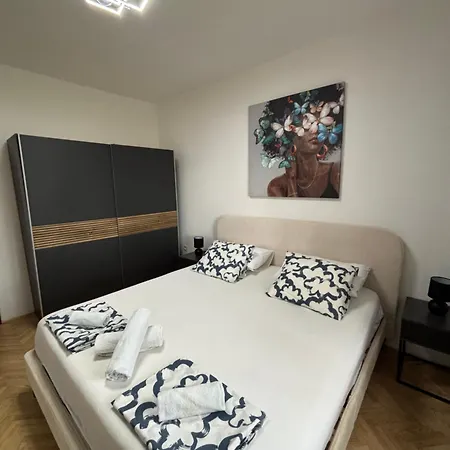 With Pool Ante * Vrsi