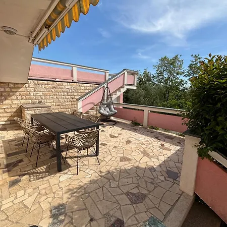 With Pool Ante * Vrsi