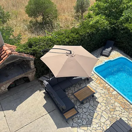 With Pool Ante Tatil Evi Vrsi
