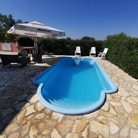 With Pool Ante Holiday home