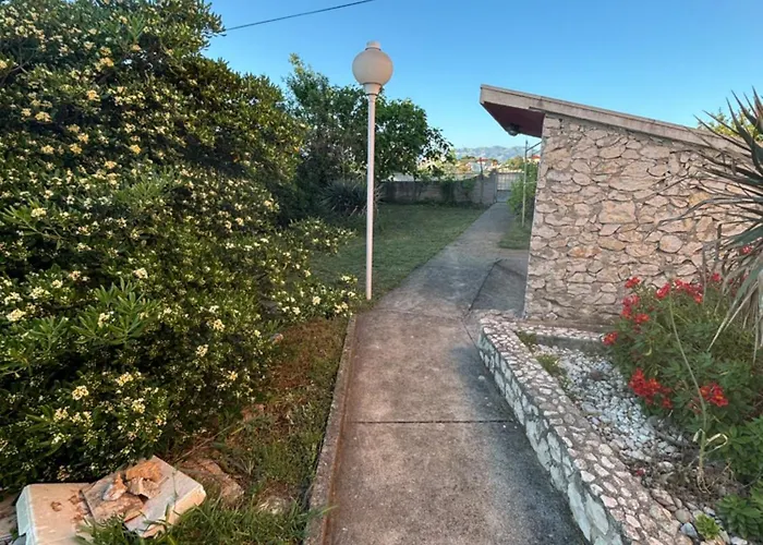 With Pool Ante בית נופש *