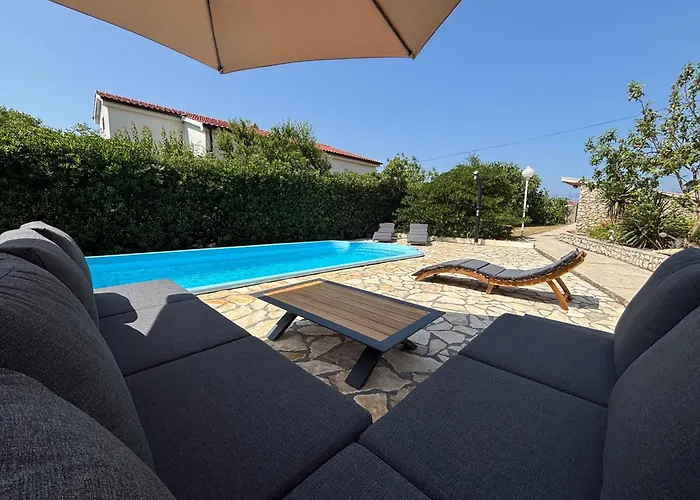 With Pool Ante * Vrsi